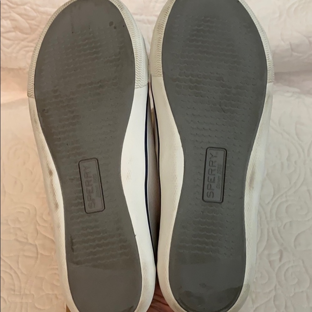 Sperry Topsiders. - Picture 7 of 8